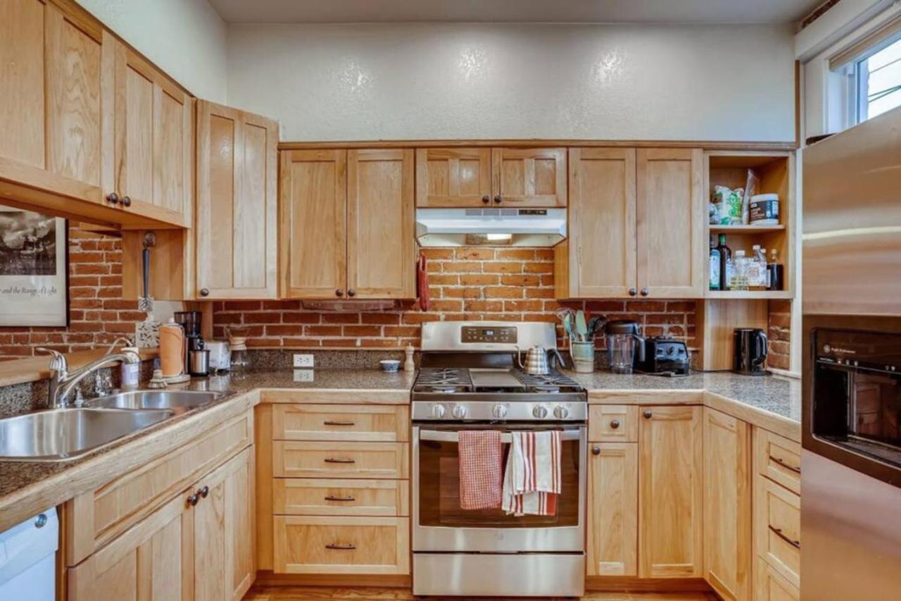 Central Denver Townhome Close To Historic Neighborhood