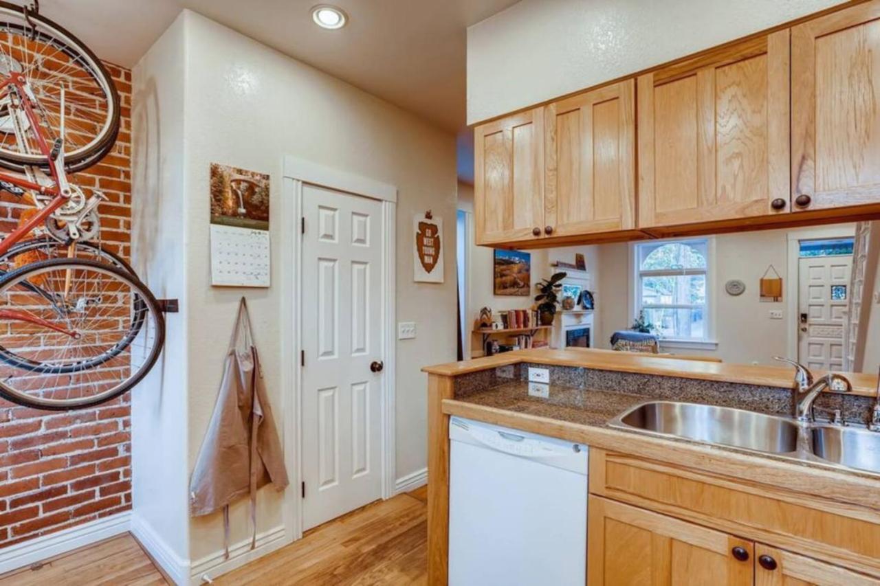 Central Denver Townhome Close To Historic Neighborhood