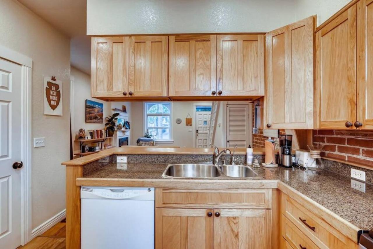 Central Denver Townhome Close To Historic Neighborhood