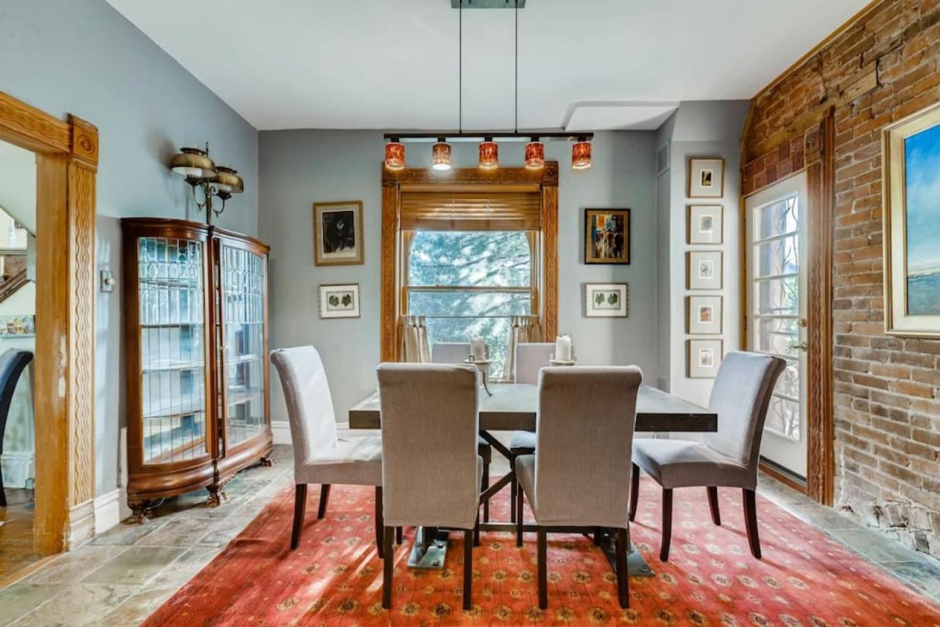 Artsy Victorian Great Location And Amazing Outdoor Space