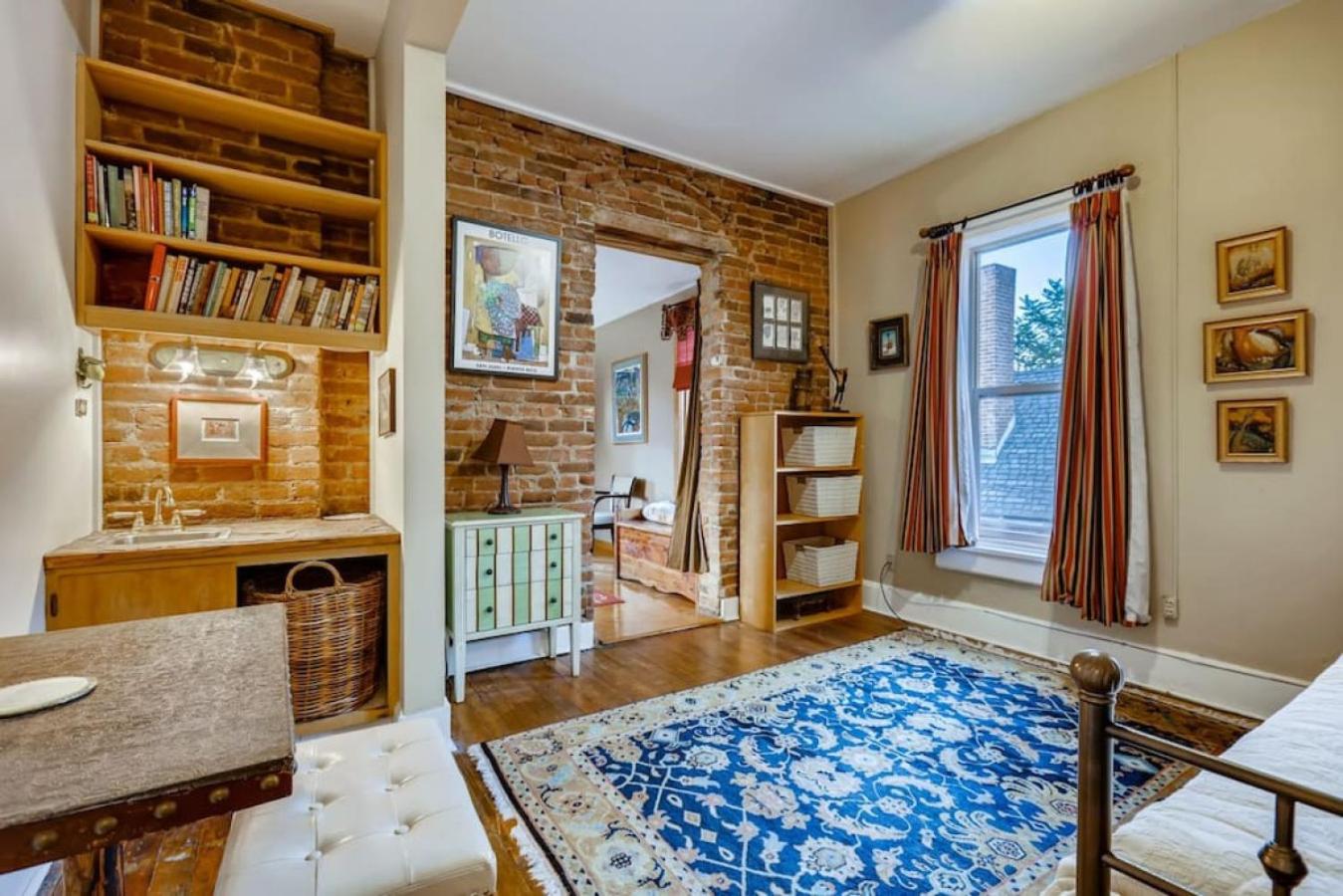 Artsy Victorian Great Location And Amazing Outdoor Space