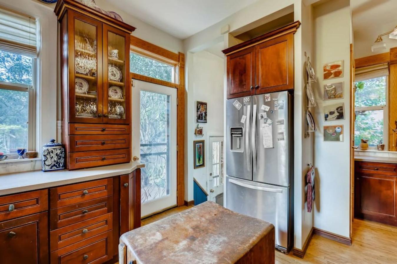 Artsy Victorian Great Location And Amazing Outdoor Space