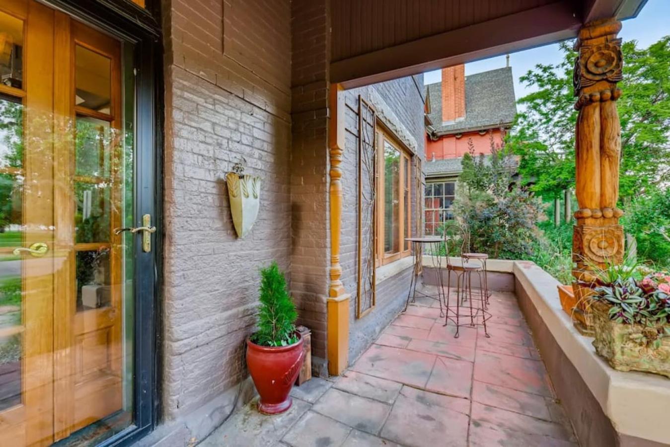 Artsy Victorian Great Location And Amazing Outdoor Space