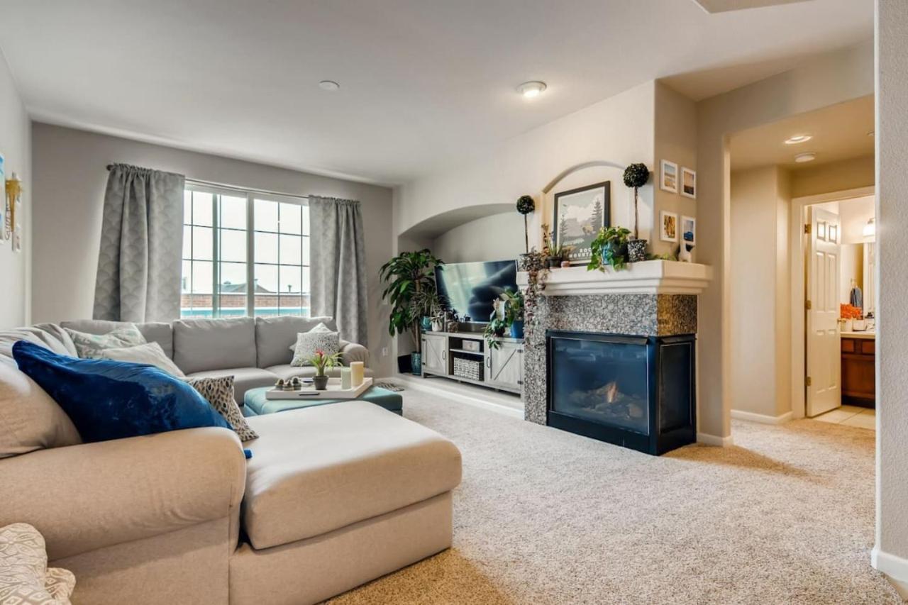 Capital Hill Condo 5 star location With Balcony