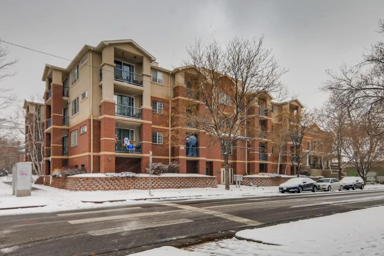 Capital Hill Condo 5 star location With Balcony