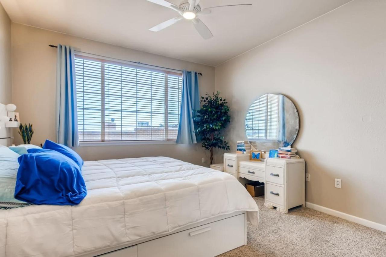 Capital Hill Condo 5 star location With Balcony