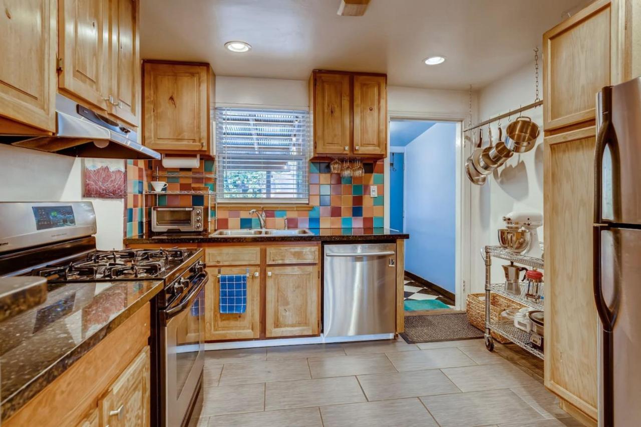 Cozy Highland Hideout With Kitchen And Parking And WFH