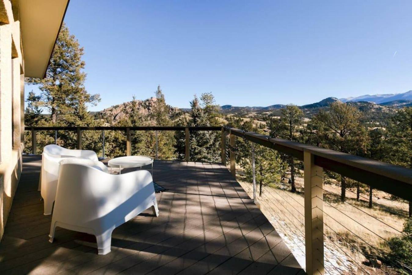Luxury Mountain Getaway With A Hot Tub And Deck