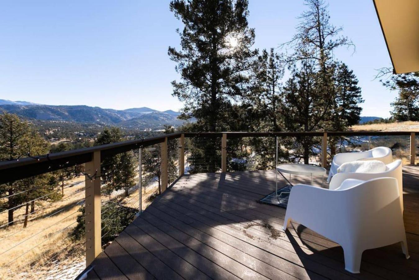 Luxury Mountain Getaway With A Hot Tub And Deck