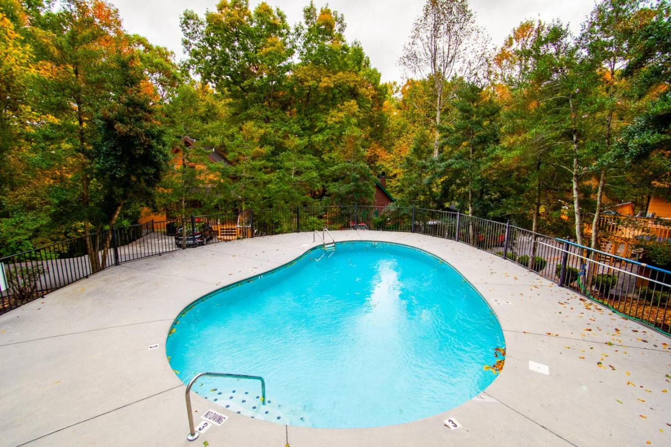Valley Heights w Hot Tub Life Size Games Lounge