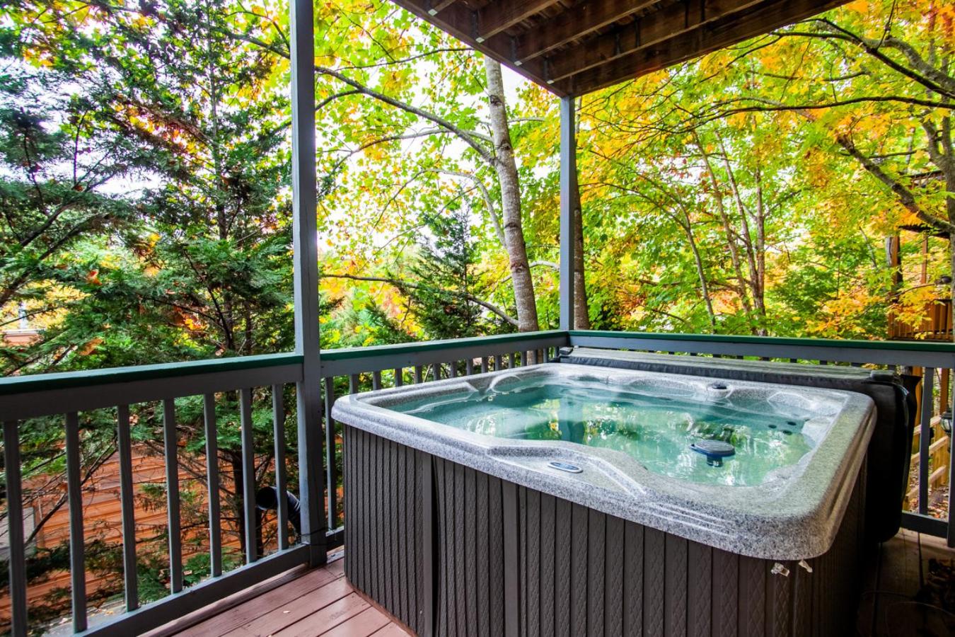 Valley Heights w Hot Tub Life Size Games Lounge