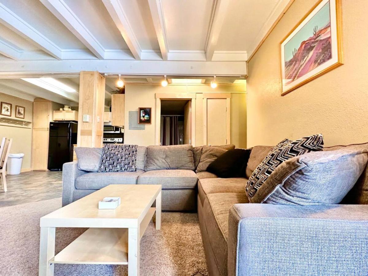Pet Friendly With A Fireplace A Pool Near Mountain Biking And Skiing