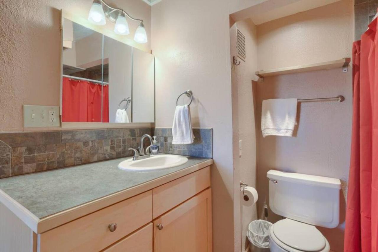 Pet Friendly With A Fireplace A Pool Near Mountain Biking And Skiing