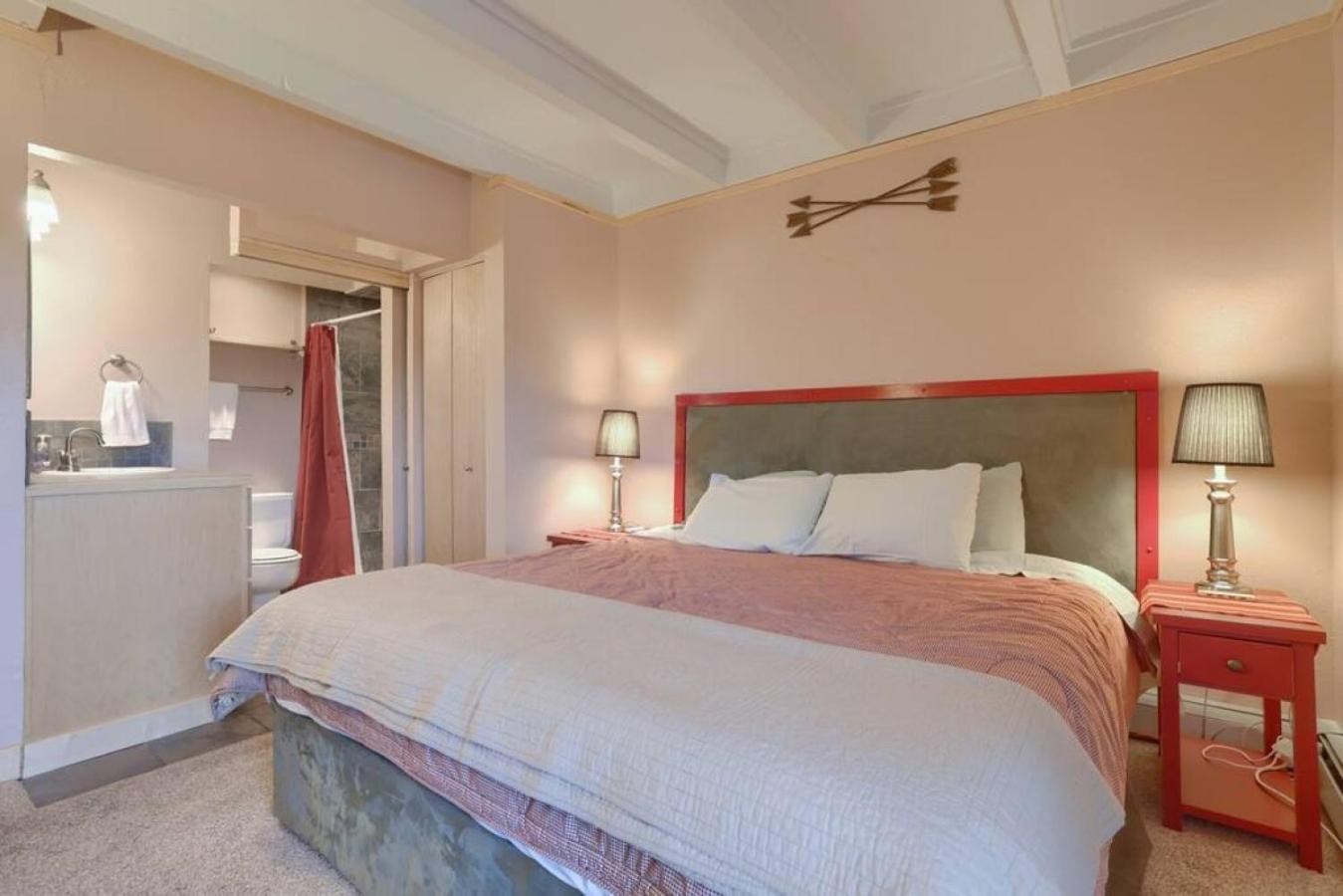 Pet Friendly With A Fireplace A Pool Near Mountain Biking And Skiing