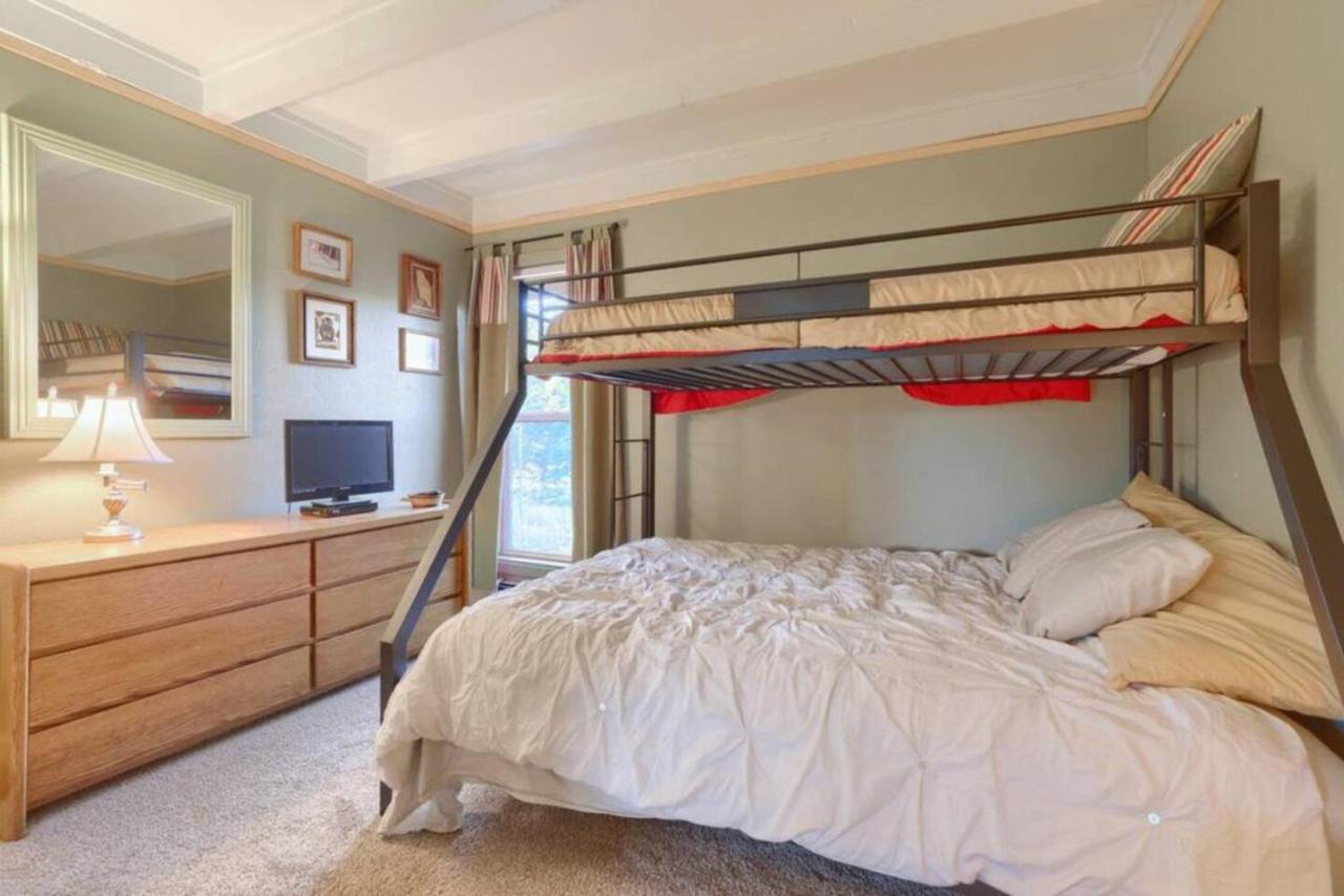 Pet Friendly With A Fireplace A Pool Near Mountain Biking And Skiing