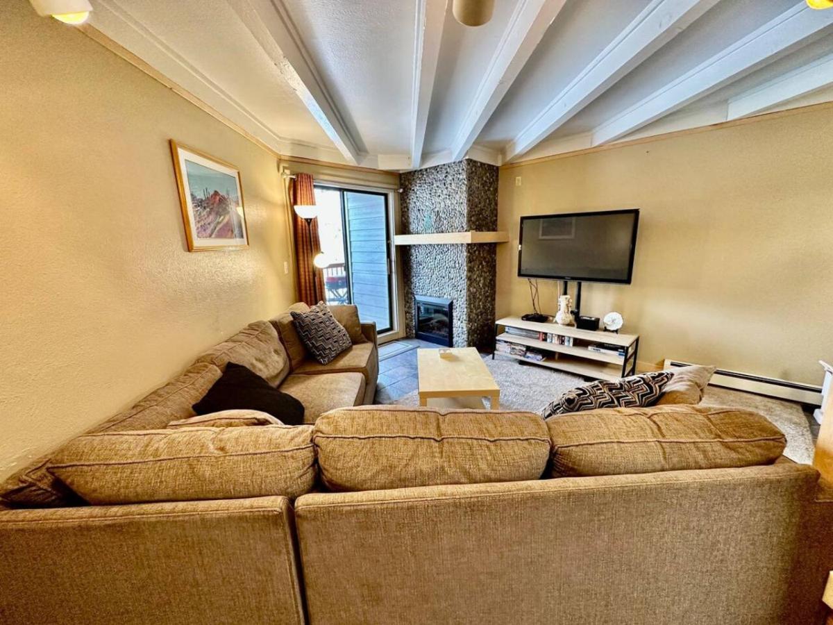 Pet Friendly With A Fireplace A Pool Near Mountain Biking And Skiing