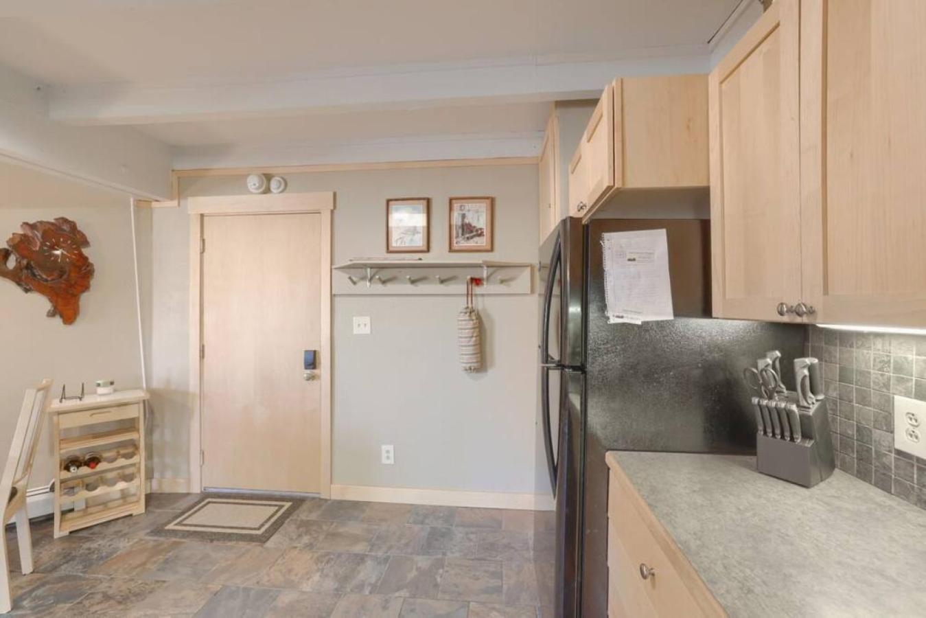 Pet Friendly With A Fireplace A Pool Near Mountain Biking And Skiing