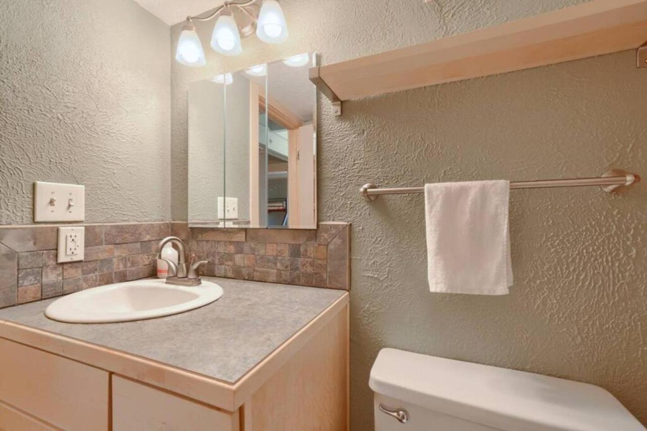 Pet Friendly With A Fireplace A Pool Near Mountain Biking And Skiing