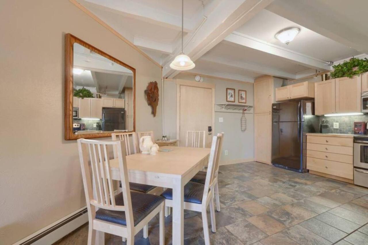 Pet Friendly With A Fireplace A Pool Near Mountain Biking And Skiing