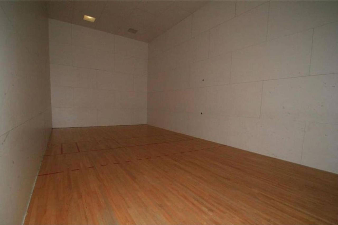 Pet Friendly With A Fireplace A Pool Near Mountain Biking And Skiing