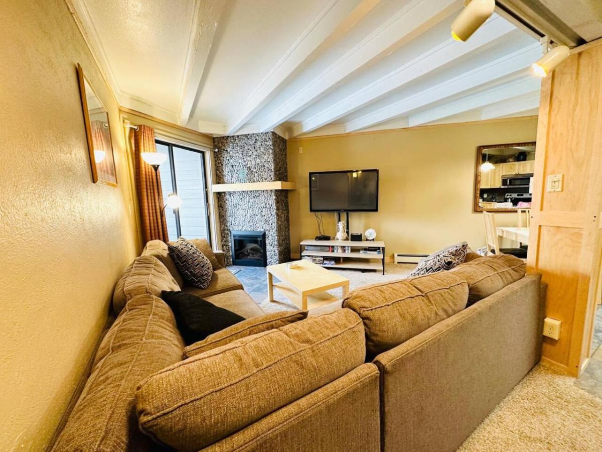 Pet Friendly With A Fireplace A Pool Near Mountain Biking And Skiing