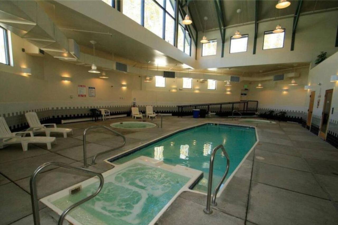 Pet Friendly With A Fireplace A Pool Near Mountain Biking And Skiing