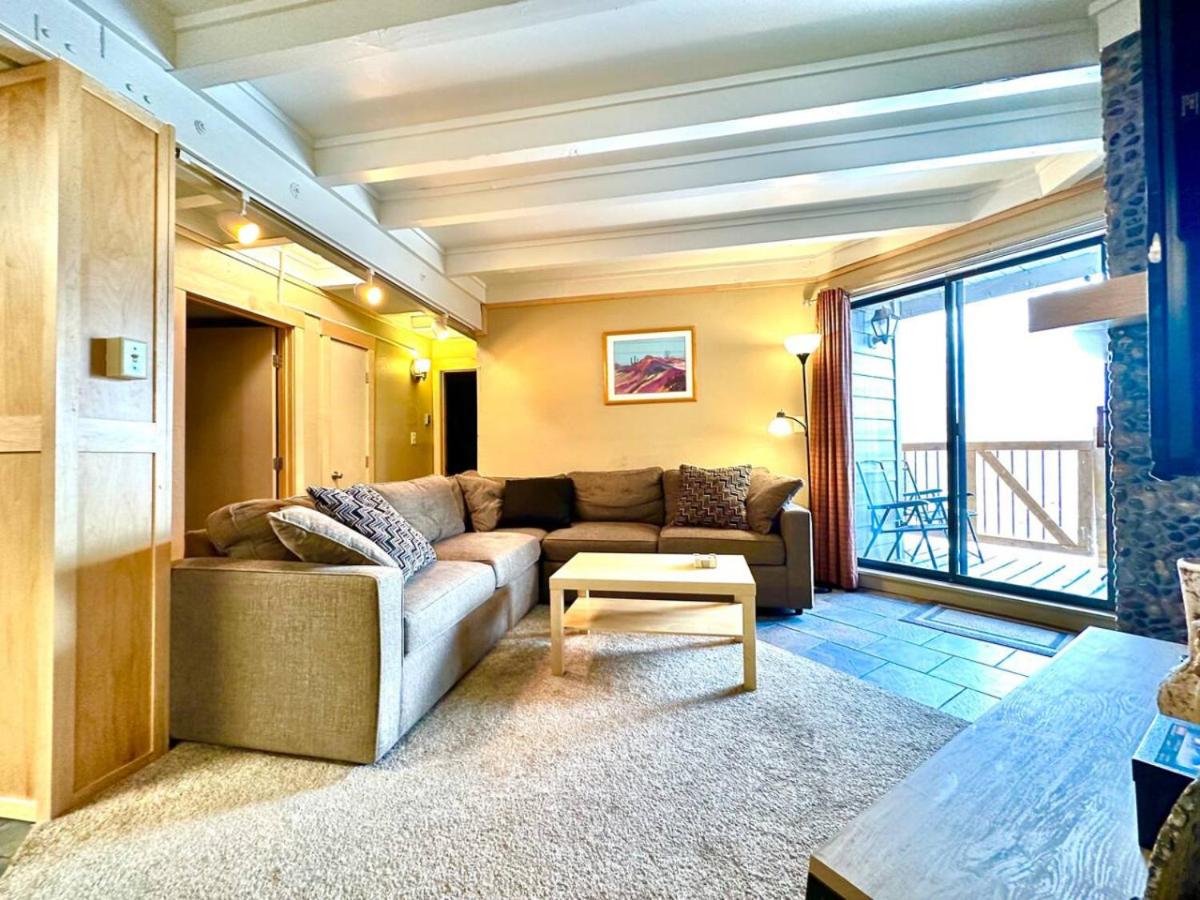 Pet Friendly With A Fireplace A Pool Near Mountain Biking And Skiing