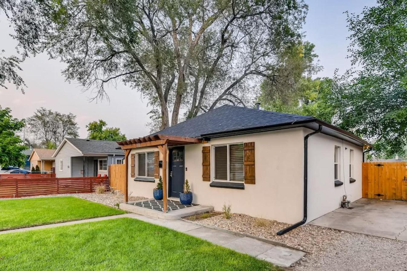 Pet Friendly In West Denver Bungalow Near Meow Wolf