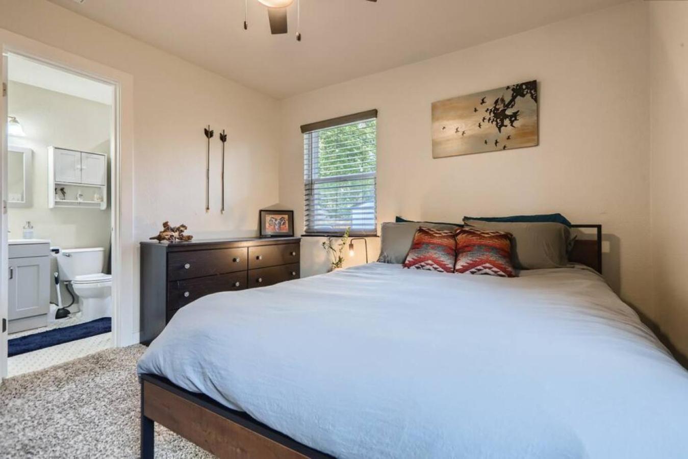Pet Friendly In West Denver Bungalow Near Meow Wolf
