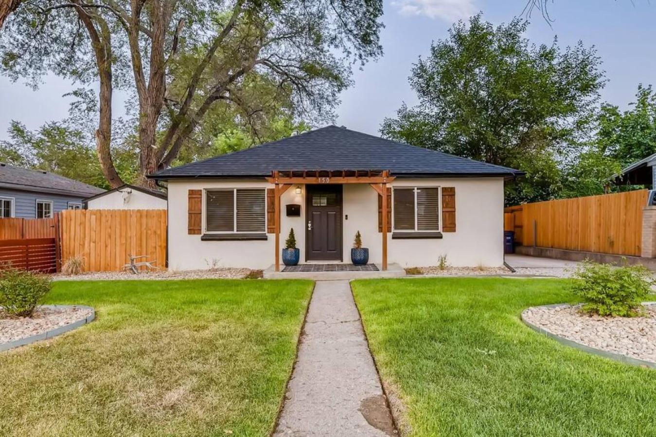 Pet Friendly In West Denver Bungalow Near Meow Wolf