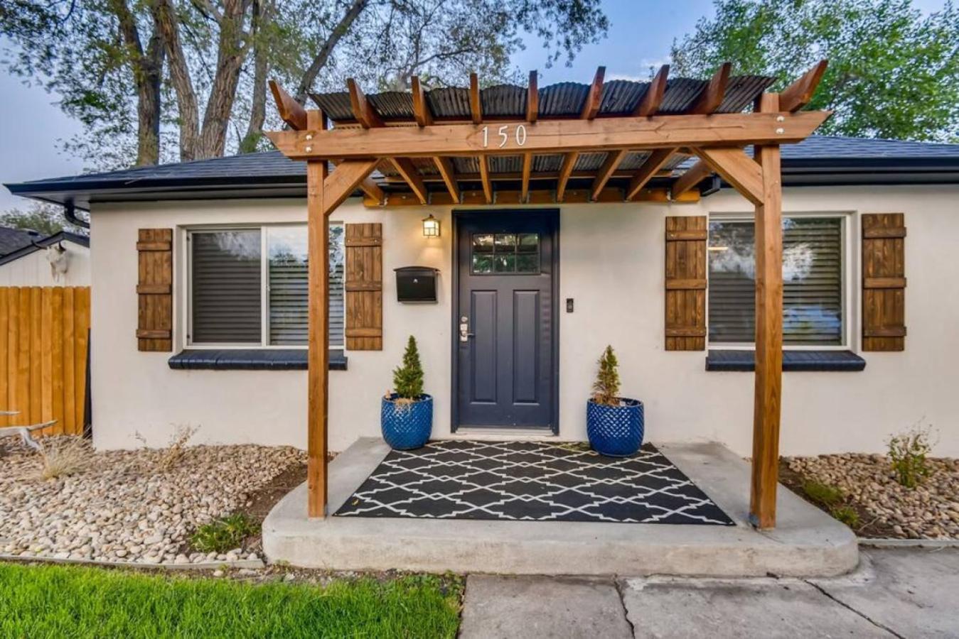 Pet Friendly In West Denver Bungalow Near Meow Wolf