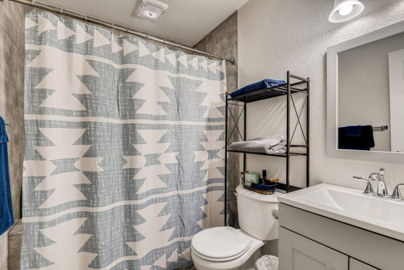Pet Friendly In West Denver Bungalow Near Meow Wolf