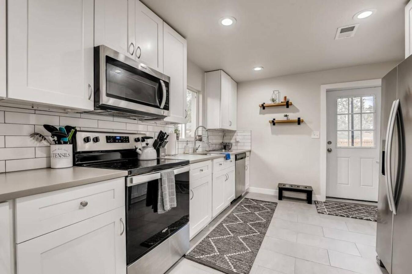 Pet Friendly In West Denver Bungalow Near Meow Wolf