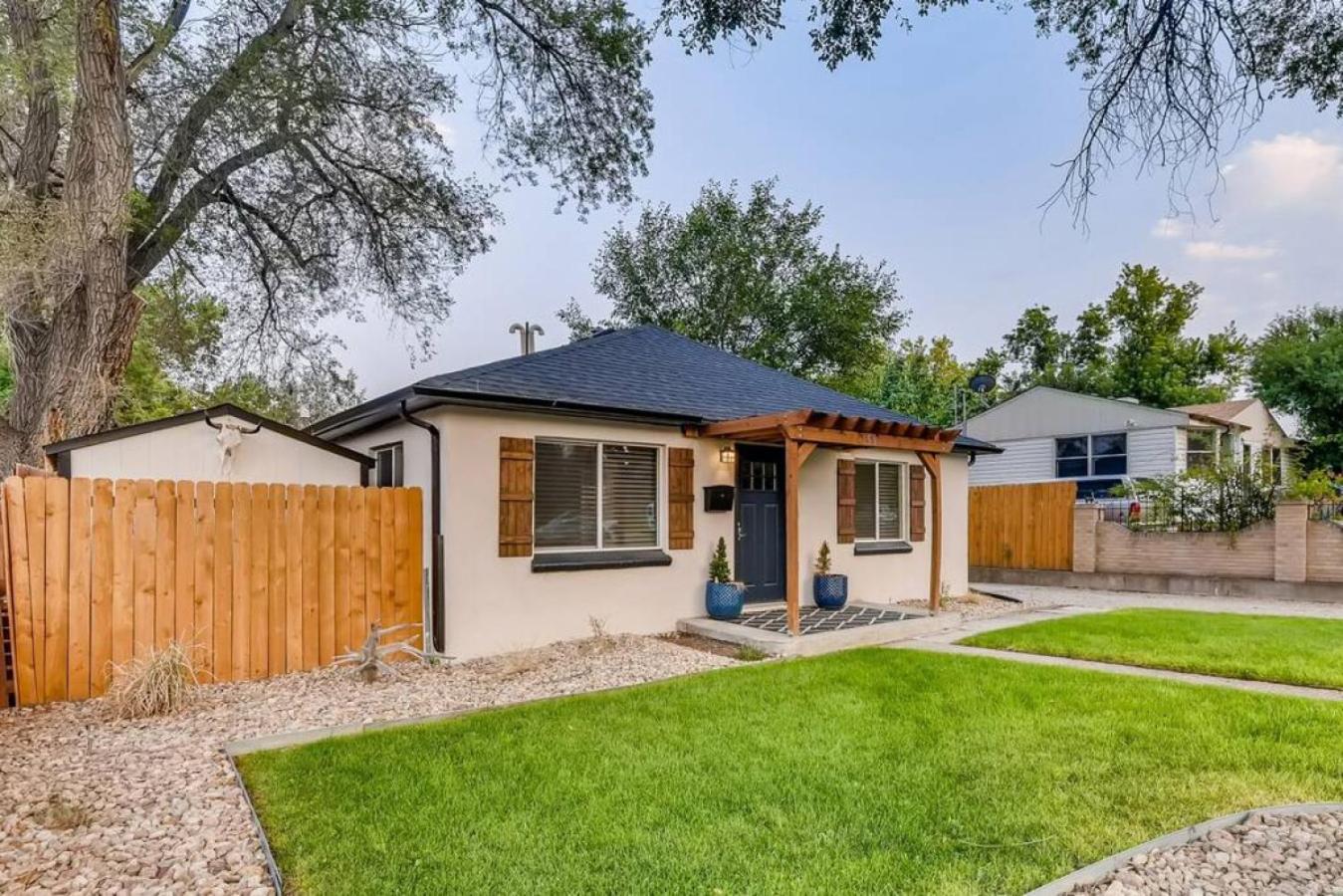 Pet Friendly In West Denver Bungalow Near Meow Wolf