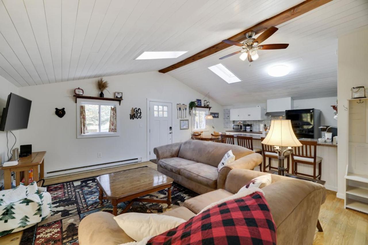 Family Friendly Cabin With A Firepit And A Hot Tub In Heart of Poconos