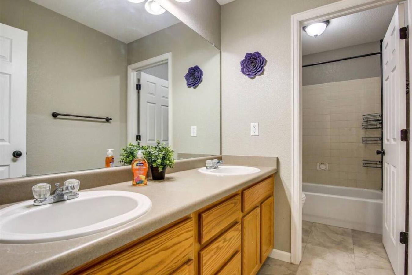 Near to DIA Airport retreat And 20 Min To Downtown Denver