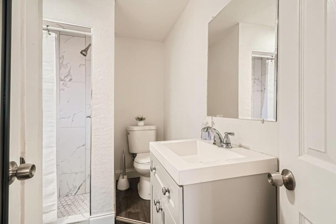 Sleeps 10 And Pet Friendly Home In Denver Near Red Rocks