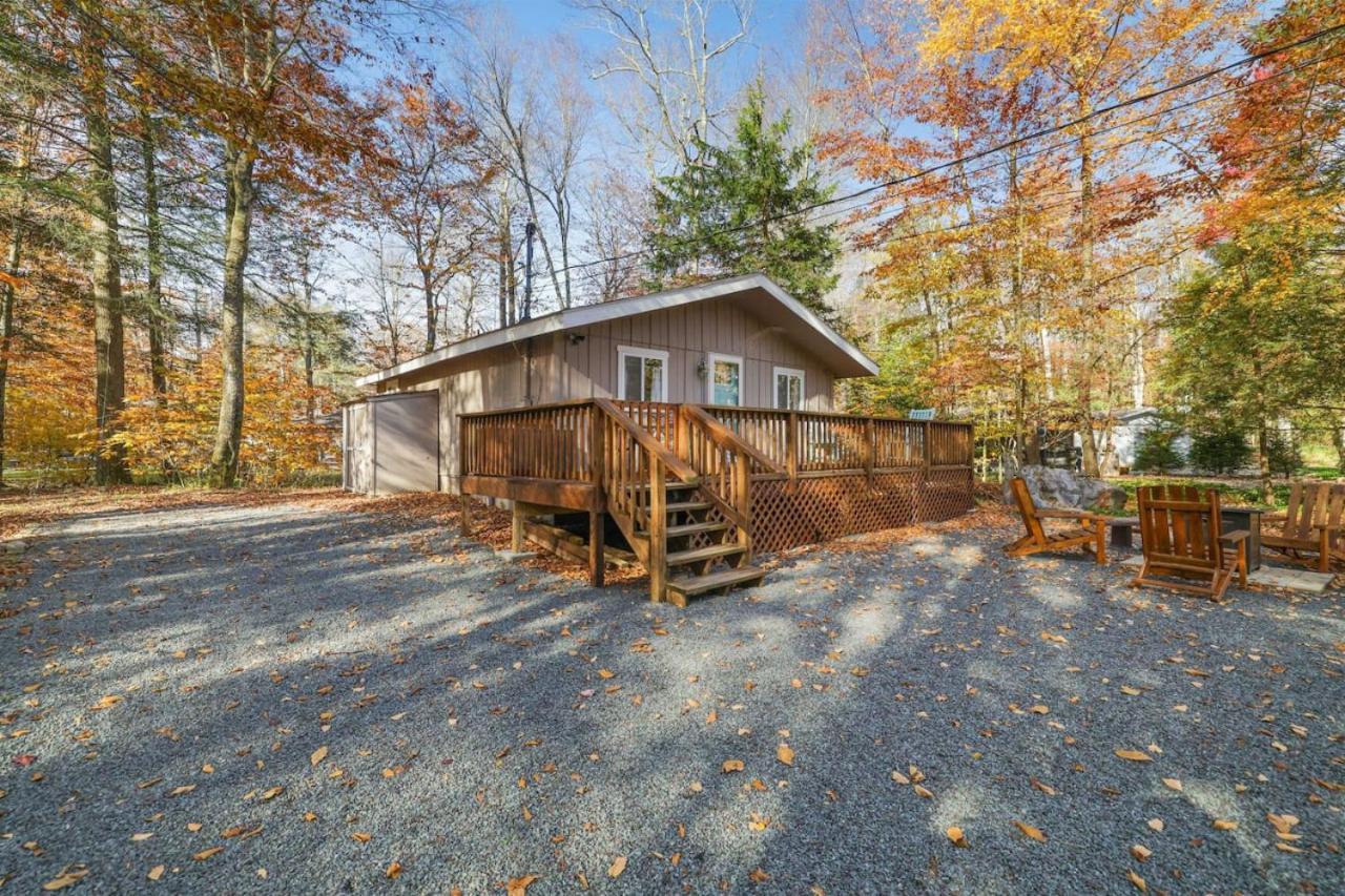 Family Friendly Cabin With A Firepit And A Hot Tub In Heart of Poconos
