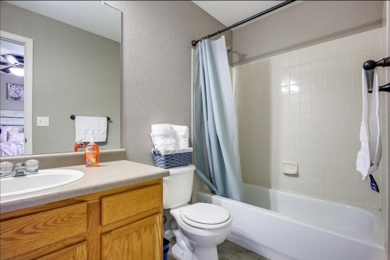 Near to DIA Airport retreat And 20 Min To Downtown Denver