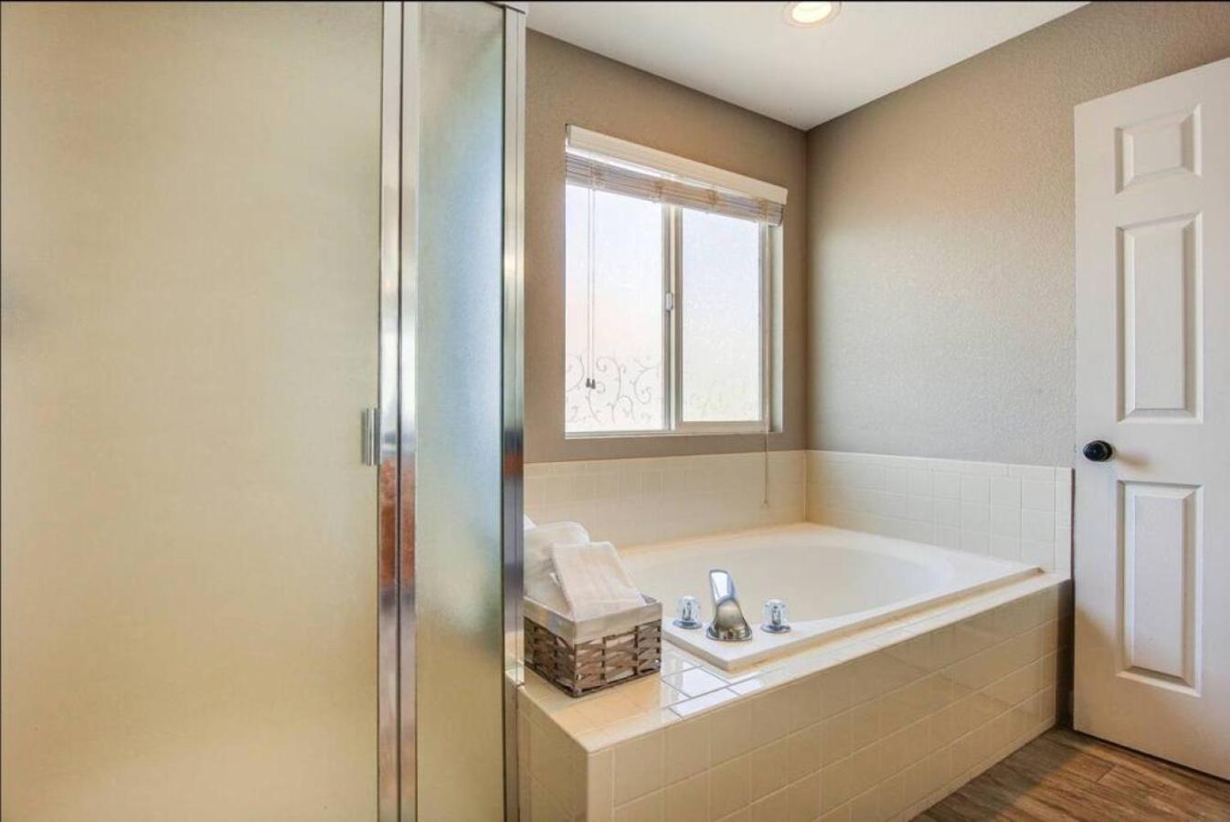 Near to DIA Airport retreat And 20 Min To Downtown Denver