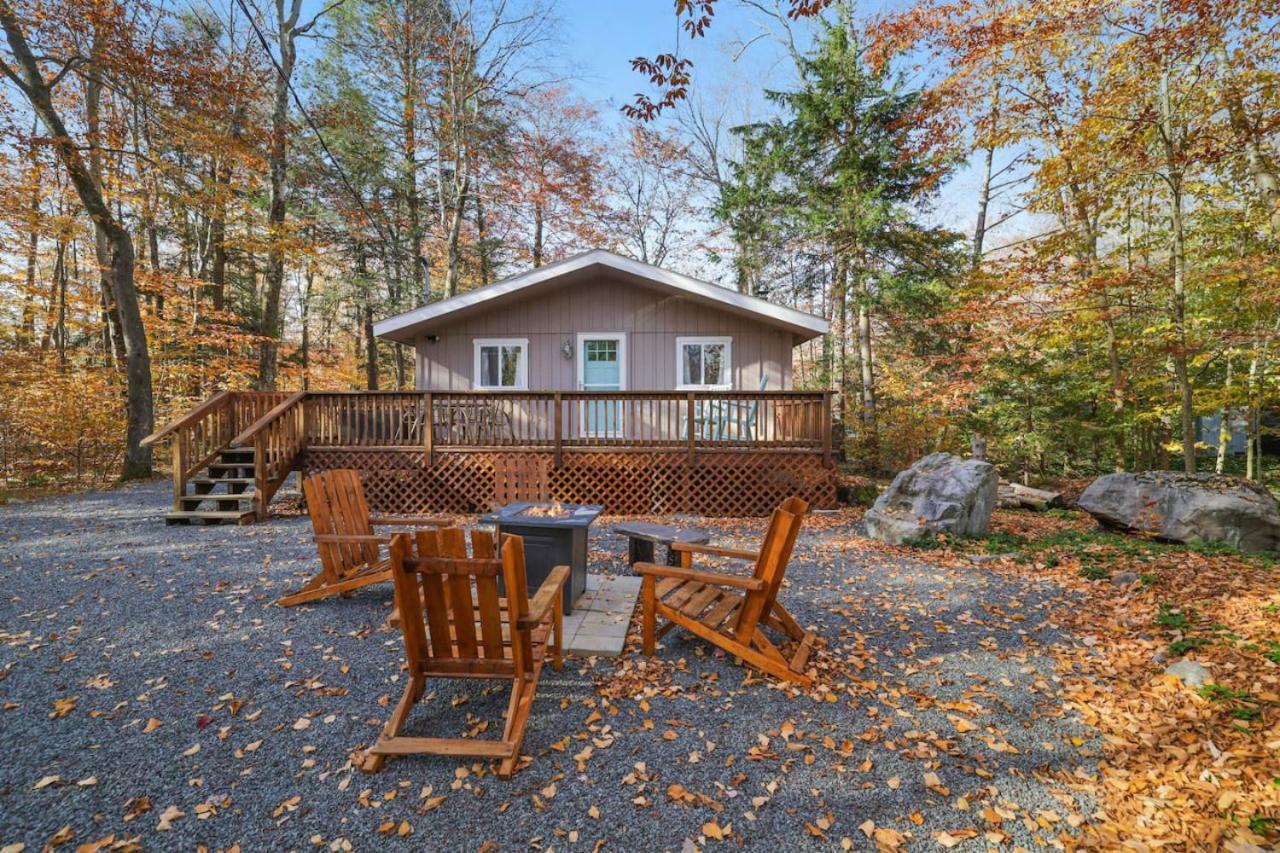 Family Friendly Cabin With A Firepit And A Hot Tub In Heart of Poconos