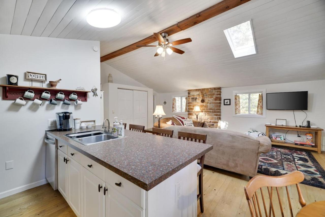 Family Friendly Cabin With A Firepit And A Hot Tub In Heart of Poconos