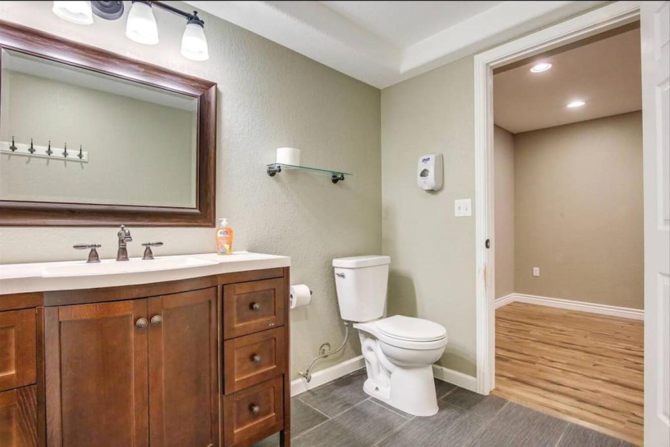 Near to DIA Airport retreat And 20 Min To Downtown Denver