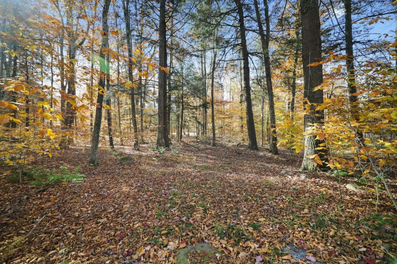 Family Friendly Cabin With A Firepit And A Hot Tub In Heart of Poconos