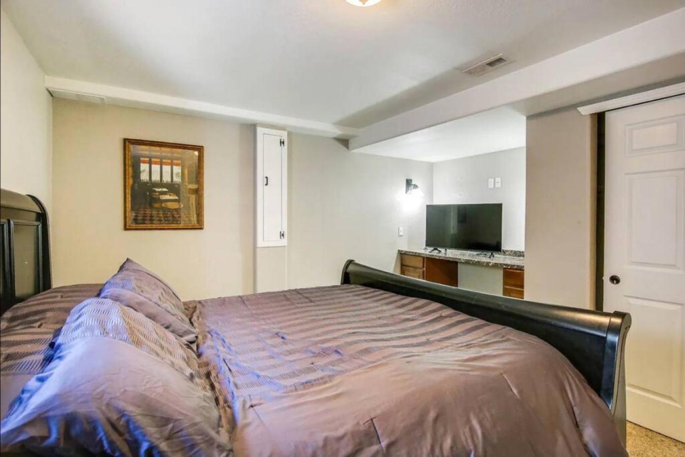 Near to DIA Airport retreat And 20 Min To Downtown Denver