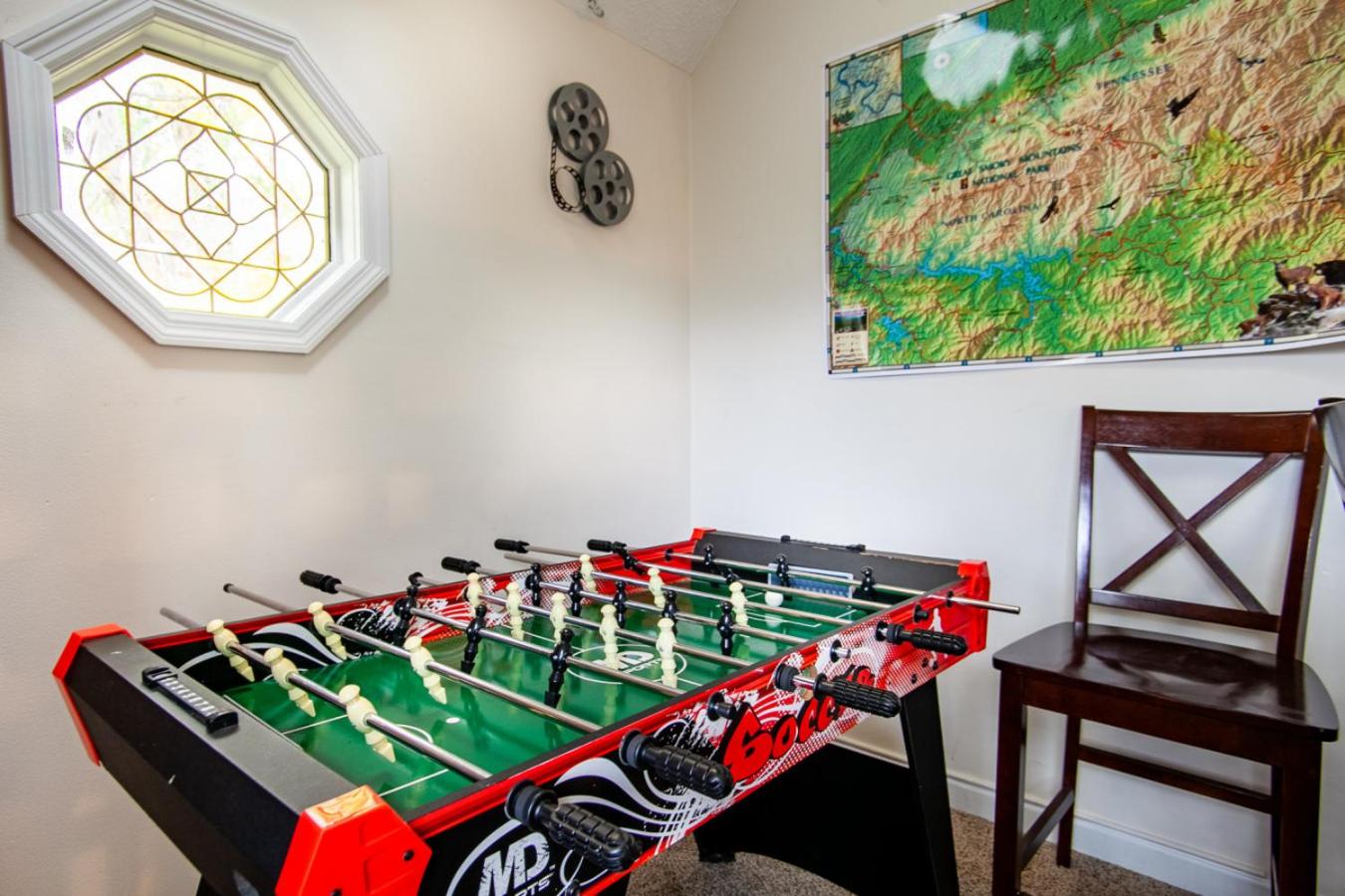 Valley Heights w Hot Tub Life Size Games Lounge