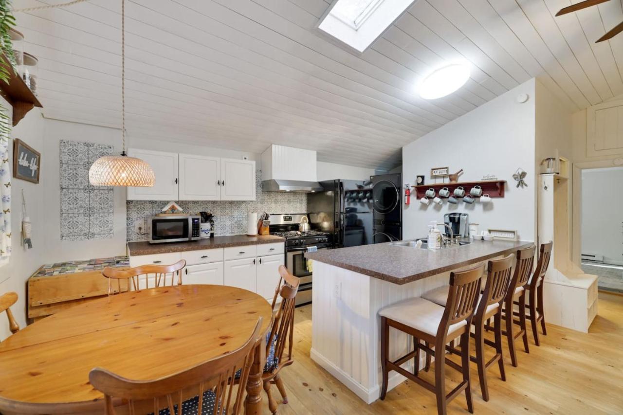Family Friendly Cabin With A Firepit And A Hot Tub In Heart of Poconos