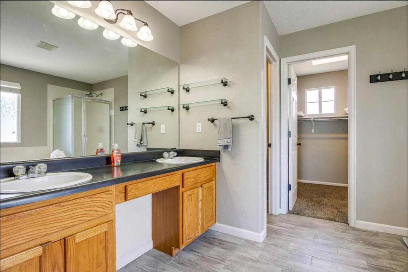 Near to DIA Airport retreat And 20 Min To Downtown Denver