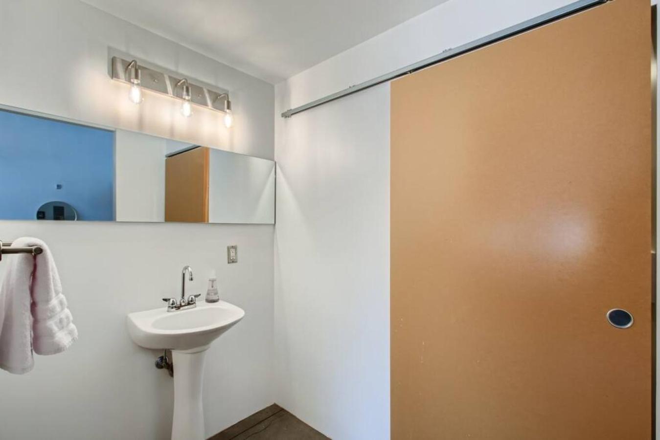 New Hip Loft Near RiNo Taxi District With A Pool