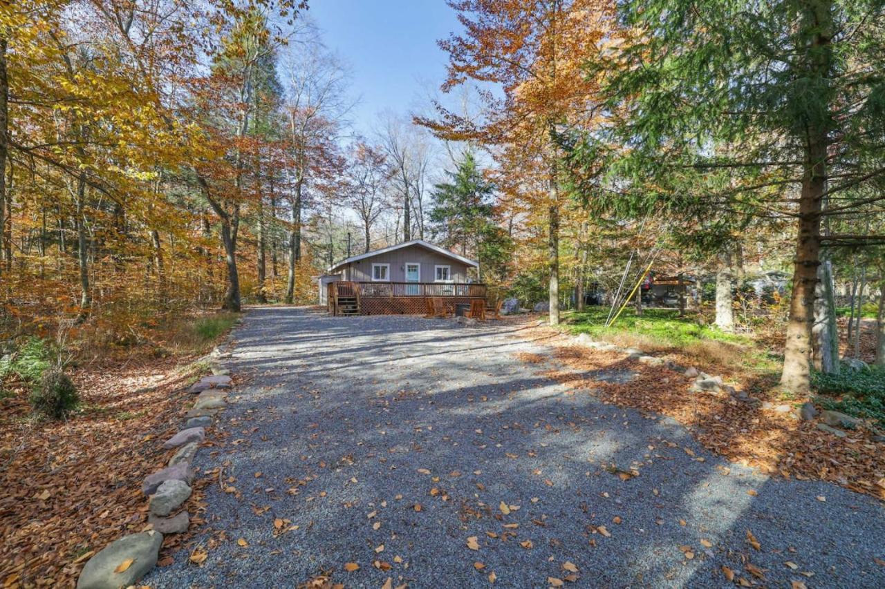Family Friendly Cabin With A Firepit And A Hot Tub In Heart of Poconos